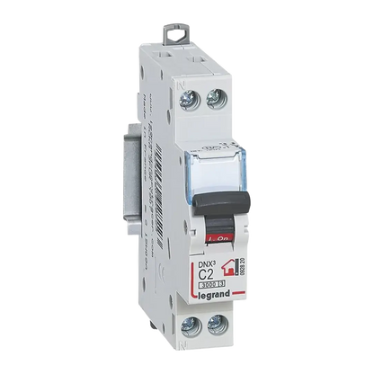 Photo sur fond blanc du disjoncteur modulaire